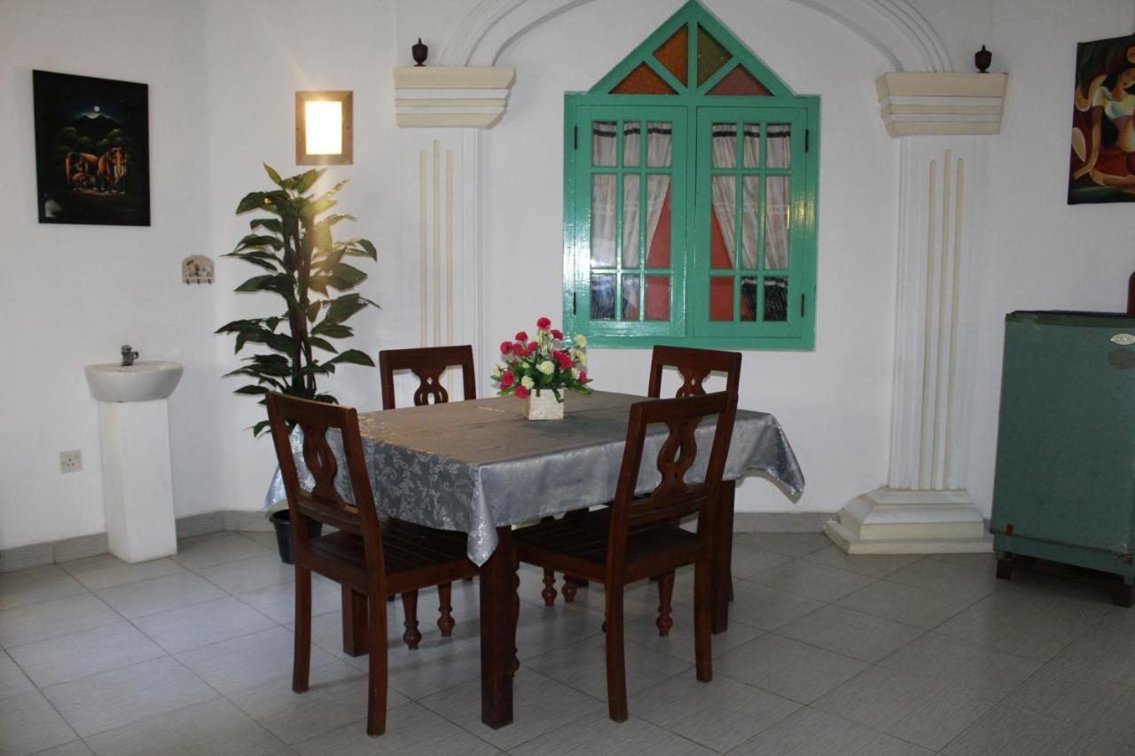 Blue Eyes Inn Unawatuna Bagian luar foto