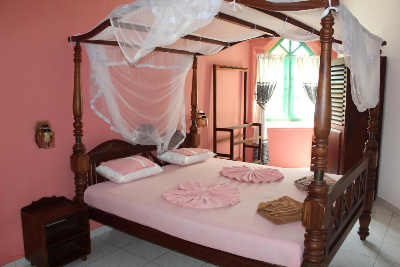 Blue Eyes Inn Unawatuna Bagian luar foto