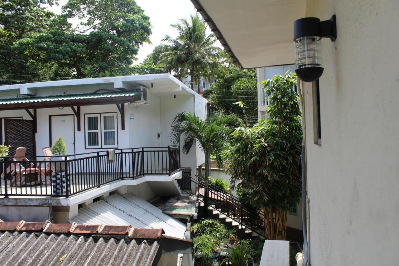 Blue Eyes Inn Unawatuna Bagian luar foto