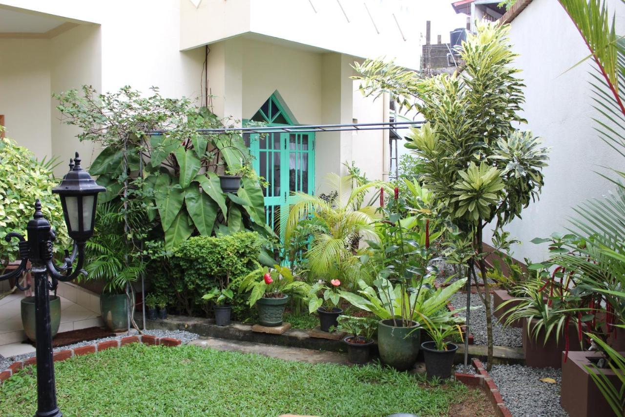 Blue Eyes Inn Unawatuna Bagian luar foto