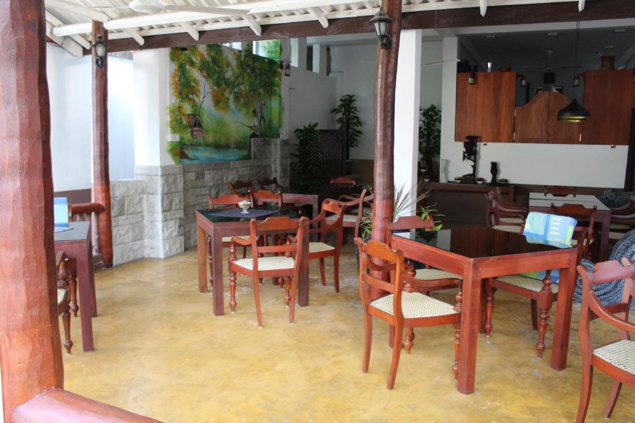Blue Eyes Inn Unawatuna Bagian luar foto