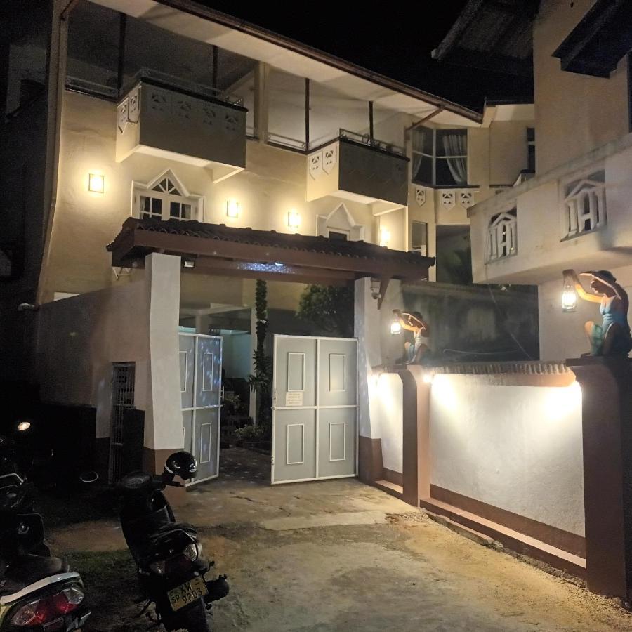 Blue Eyes Inn Unawatuna Bagian luar foto