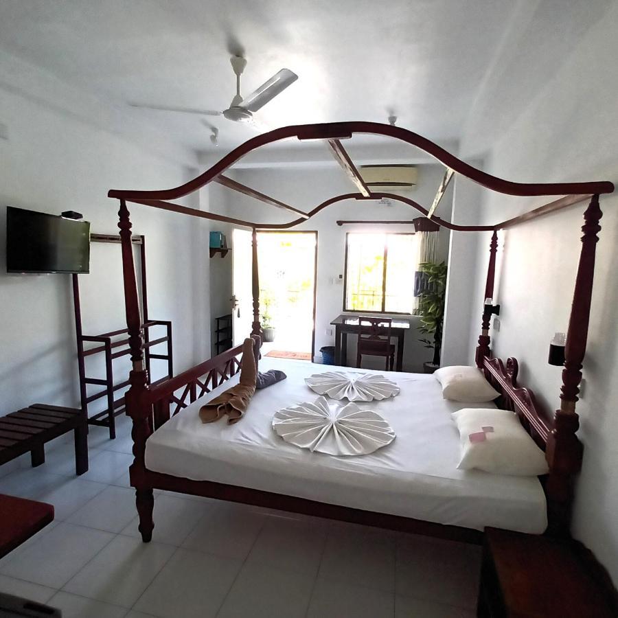 Blue Eyes Inn Unawatuna Bagian luar foto
