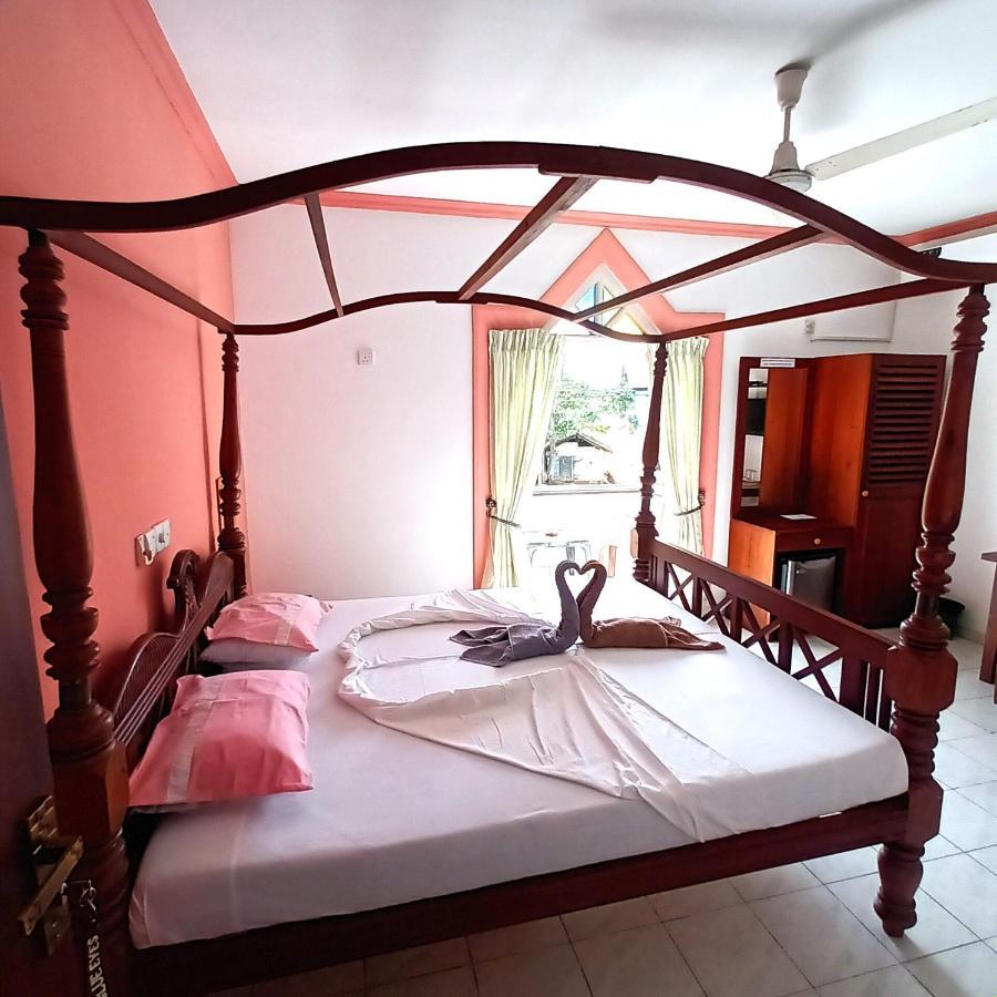 Blue Eyes Inn Unawatuna Bagian luar foto